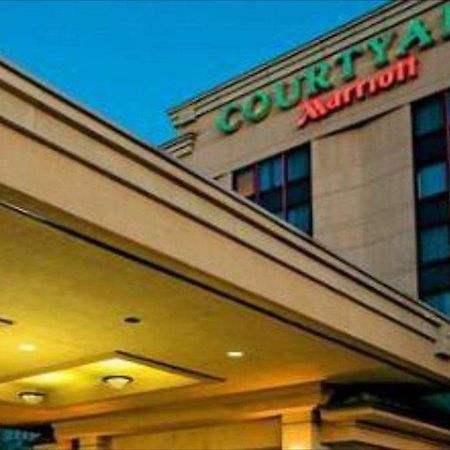 Courtyard By Marriott New York Laguardia Airport Hotel Exterior photo