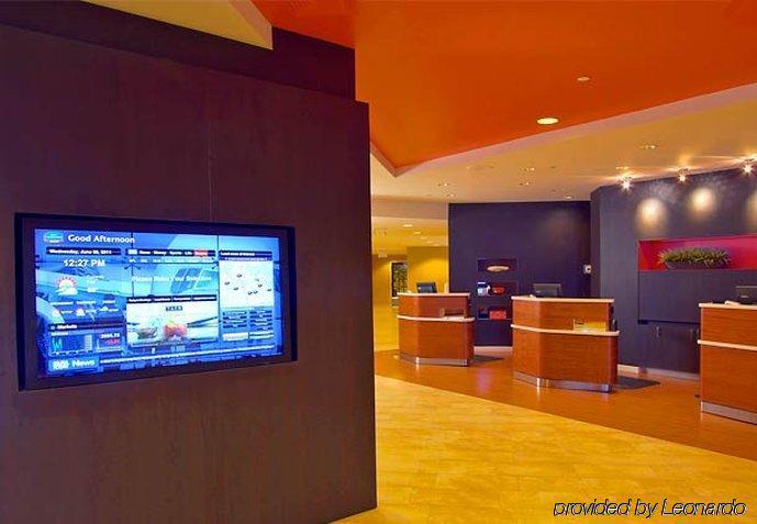 Courtyard By Marriott New York Laguardia Airport Hotel Interior photo